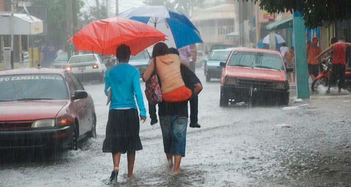 Disturbio tropical en mar Caribe y vaguada continuar&aacute;n generando aguaceros este domingo y lunes