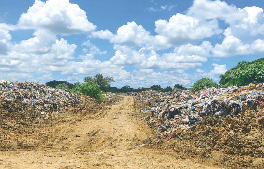 Faltan recursos para cerrar el vertedero del distrito municipal de San Luis