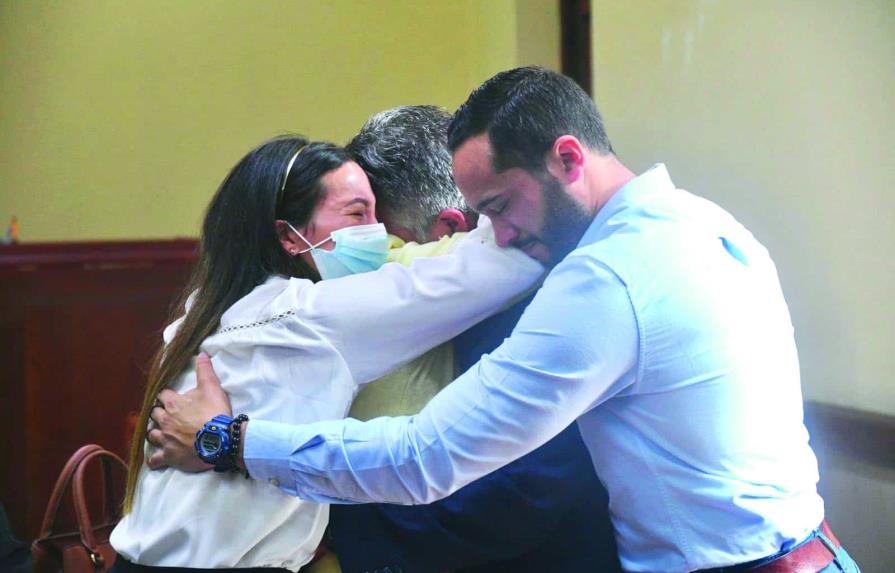 Absueltos los acusados por soborno en caso Super Tucano