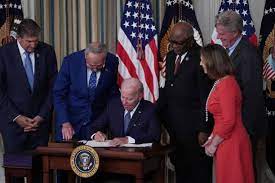 EU: Biden aprueba la ley Ley de Reducci&oacute;n de la Inflaci&oacute;n
