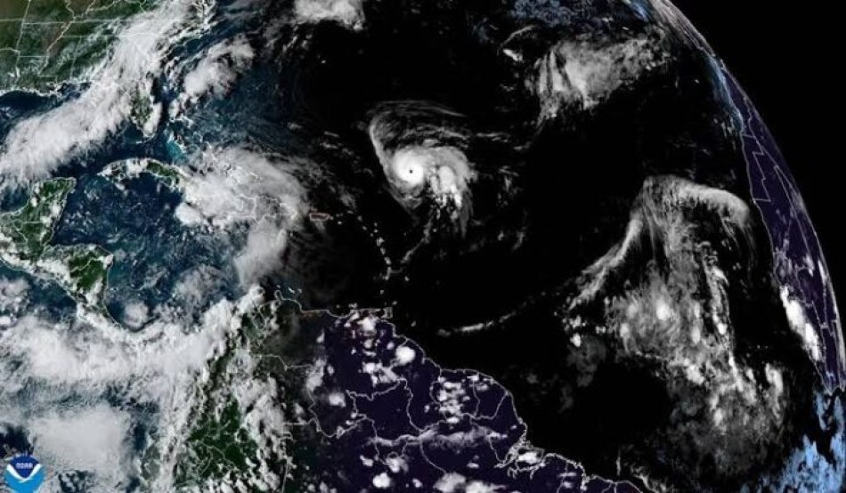Humberto es ya huracán categoría 5 mientras surge depresión que podría afectar a EE.UU.