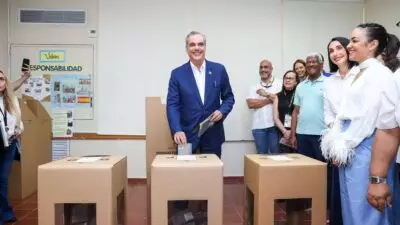 Abinader dice el proceso electoral "es transparente" y sin ning&uacute;n tipo de incidentes