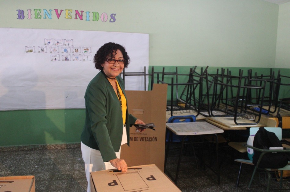Mar&iacute;a Teresa Cabrera pide a la gente votar de forma c&iacute;vica