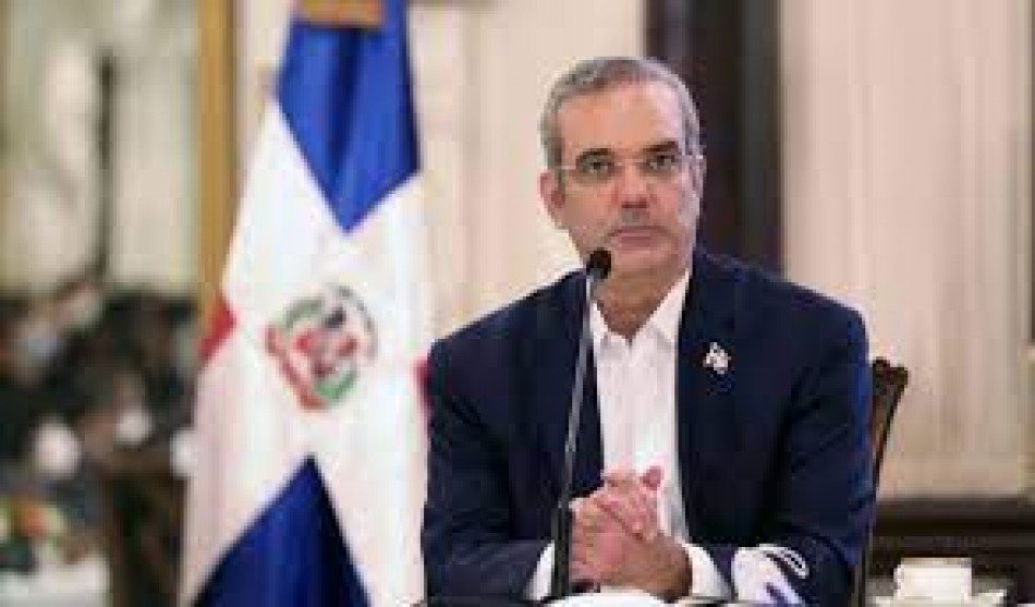 Luis Abinader y el ministro de Educaci&oacute;n se re&uacute;nen y garantizan cupo para el a&ntilde;o escolar 2025-2026