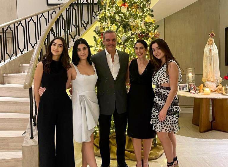 Abinader va este viernes a Italia y Portugal junto a su esposa e hijas