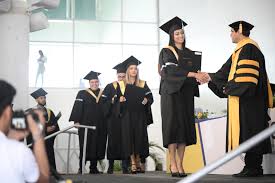 PUCMM grad&uacute;a 849 profesionales de diferentes carreras