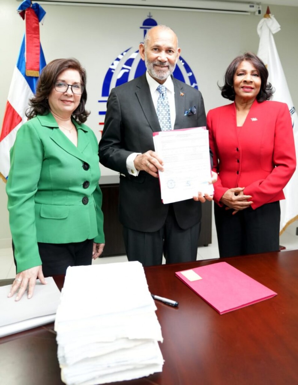 INABIE firma pagos de anticipo a suplidores del Programa de Alimentaci&oacute;n Escolar