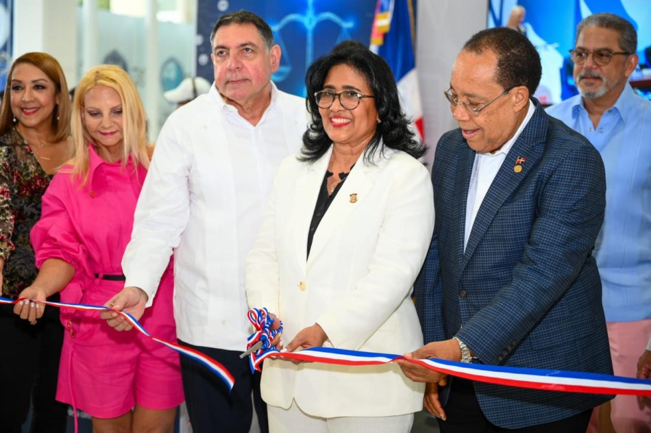 Tribunal Constitucional inaugura stand en Feria del Libro 2023