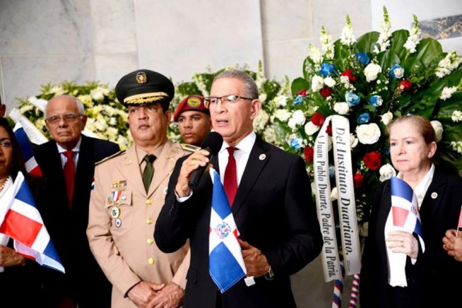Instituto Duartiano conmemora los 210 años de su natalicio
