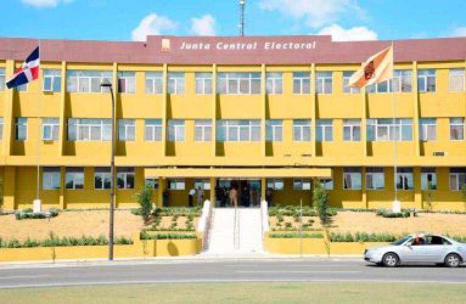 JCE recibe propuesta aspirantes miembros de Juntas Electorales