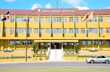 JCE recibe propuesta aspirantes miembros de Juntas Electorales