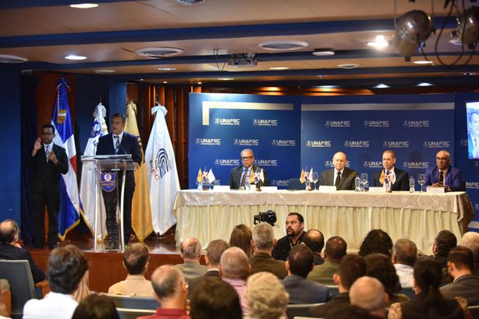 Hugo Beras anuncia habr&aacute; corredores de autobuses en Santiago; presenta avances en el Plan de Movilidad