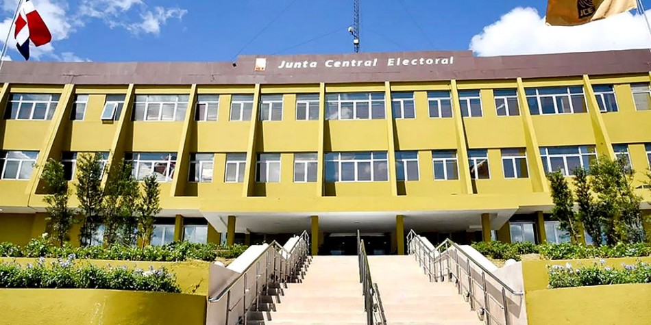 Hay 54 solicitudes de nuevos partidos y movimientos pol&iacute;ticos