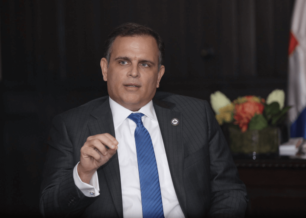 Ministro de Hacienda niega que vayan a presentar una reforma fiscal
