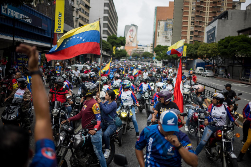 Miles de motoristas recorren Caracas en respaldo a Maduro y contra las "amenazas" de EEUU