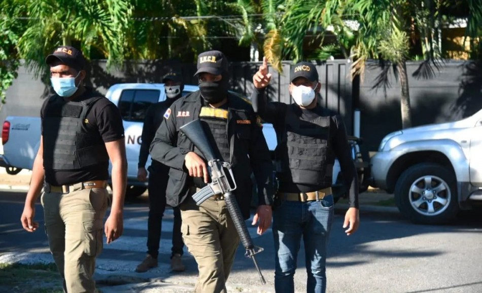 Policía Nacional y DNCD realizan allanamientos en varias zonas de Santiago y La Vega