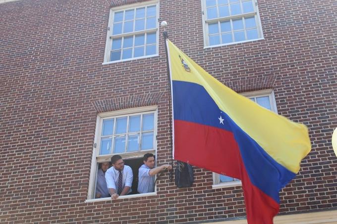 La Embajada de Venezuela en EEUU anuncia el cese de sus funciones tras la destituci&oacute;n de Juan Guaid&oacute;