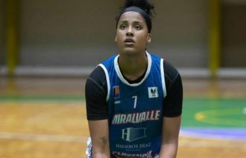 Jugadora &Aacute;ngela Jim&eacute;nez recibe golpe y est&aacute; grave en Espa&ntilde;a
