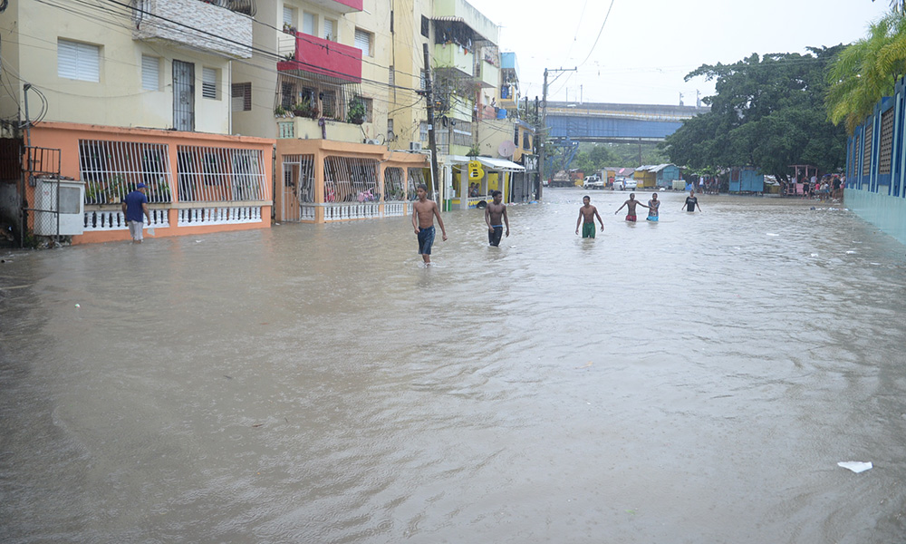 Tormenta Franklin deja inundaciones a su paso por Santo Domingo