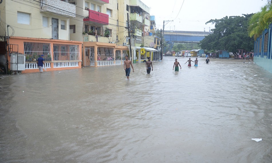 Tormenta Franklin deja inundaciones a su paso por Santo Domingo