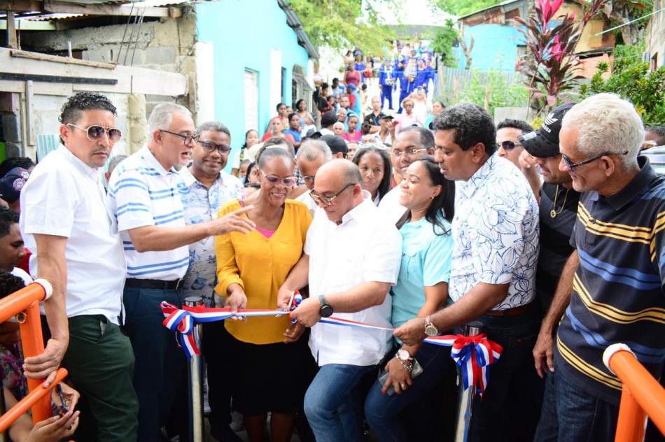 la Comisión Presidencial de Apoyo al Desarrollo Barrial