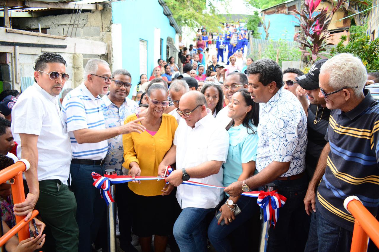  la Comisi&oacute;n Presidencial de Apoyo al Desarrollo Barrial