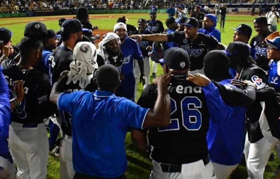 Licey gana serie particular a las Águilas; Escogido cerca de la eliminación