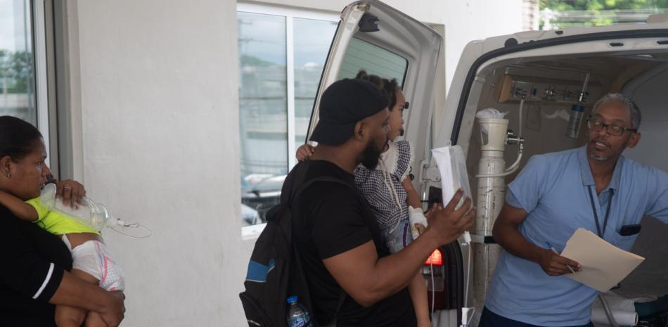 "El dengue est&aacute; acabando, no est&aacute; disminuyendo nada", grita abuela en el hospital Hugo Mendoza