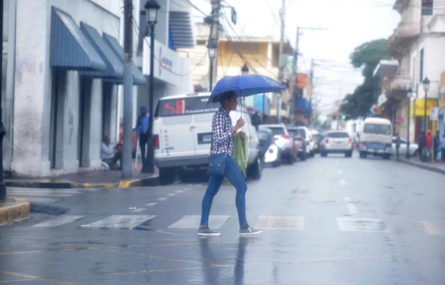 COE mantiene en alerta a ocho provincias por incidencia de vaguada sobre el pa&iacute;s