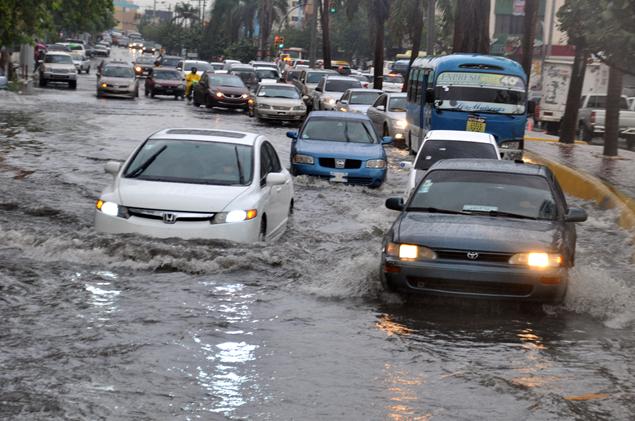 COE report&oacute; que lluvias afectaron 855 veh&iacute;culos