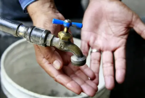 Barrios De La Capital Contin&uacute;a Sin Agua Potable