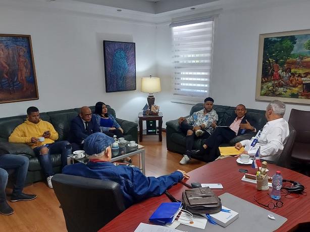 Luinny Corpor&aacute;n se re&uacute;ne con Espect&aacute;culos P&uacute;blicos luego de amenaza de suspensi&oacute;n a su programa