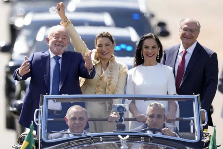 Lula da Silva inicia implementaci&oacute;n de sus primeras medidas
