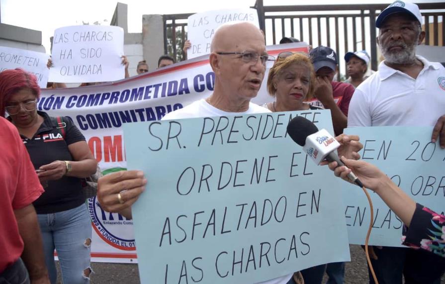 Comunitarios del sector Las Charcas realizan piquete frente a Obras P&uacute;blicas de Santiago