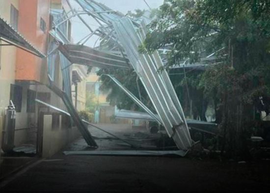 Tornado afecta viviendas y causa inundaciones en Mao