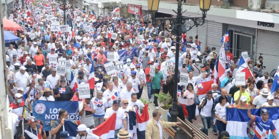 Presidente Abinader, bajo presi&oacute;n de grupos liberales y nacionalistas