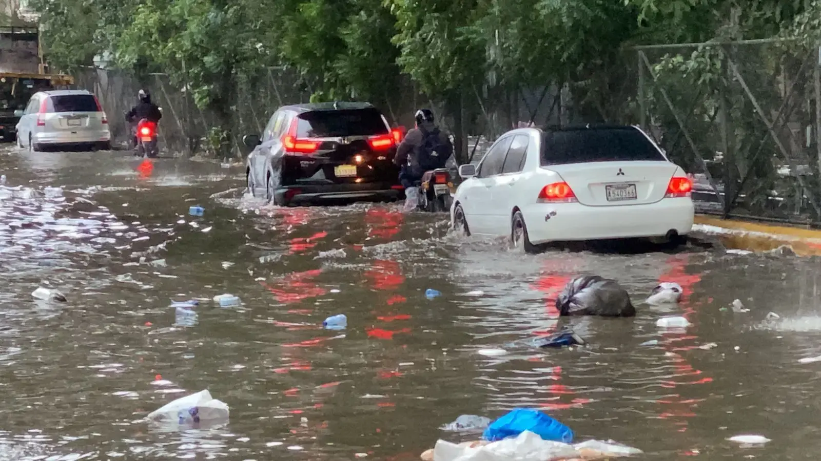 Onda tropical se aleja, pero seguir&aacute;n lluvias