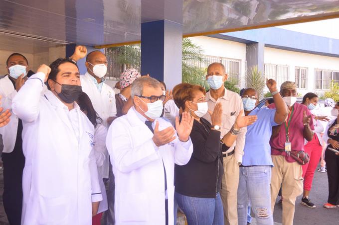 M&eacute;dicos y cl&iacute;nicas unen reclamos por m&aacute;s servicios ARS