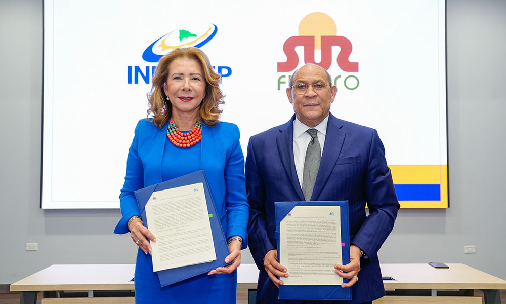 Sur Futuro e Infotep firman acuerdo energ&iacute;a renovable