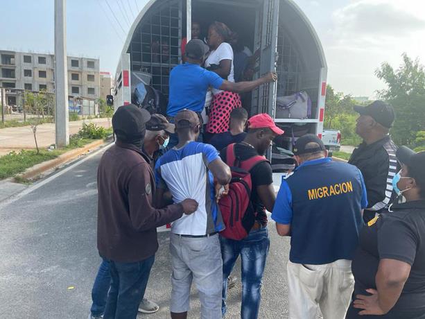 Migraci&oacute;n fren&oacute; ayer las redadas contra ilegales