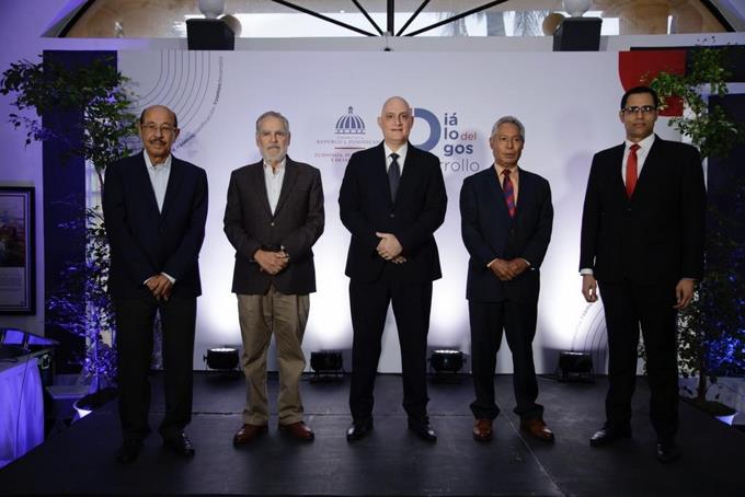 Ministro de econom&iacute;a afirma el pa&iacute;s no ha logrado aprovechar el crecimiento econ&oacute;mico