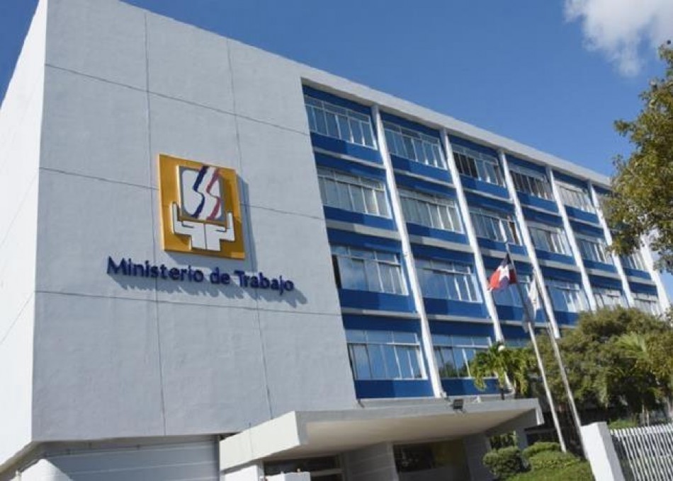 Ministro de Trabajo convoca a sectores para acuerdo sobre ajuste salarial