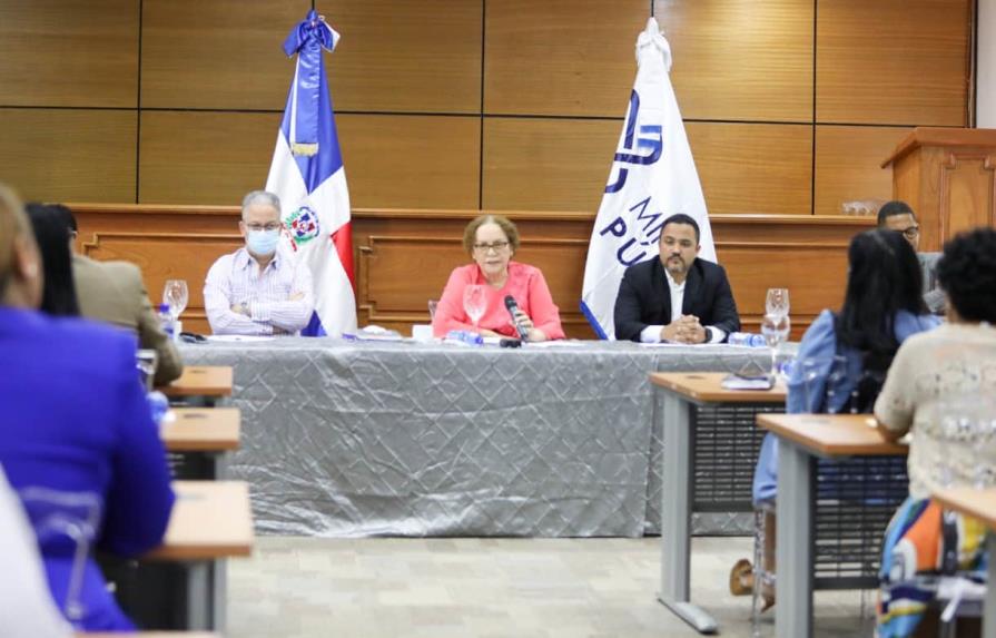 Miriam Germ&aacute;n advierte a fiscales que el Ministerio P&uacute;blico se juega en este momento su prestigio institucional