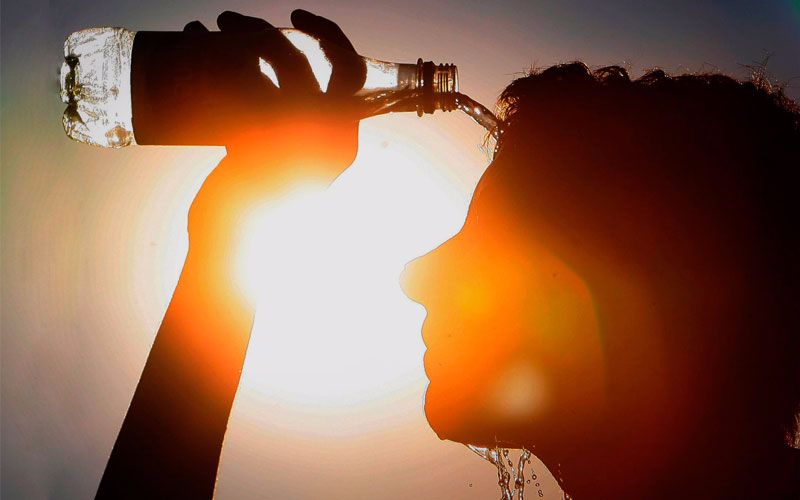 Onamet recomienda a la poblaci&oacute;n tomar mucha agua y usar ropa ligera por el calor sofocante 