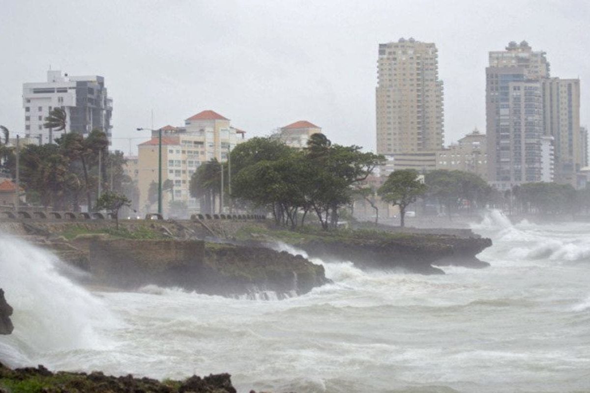Mantienen alerta por oleaje anormal y prev&eacute;n lluvias pasajeras para este domingo
