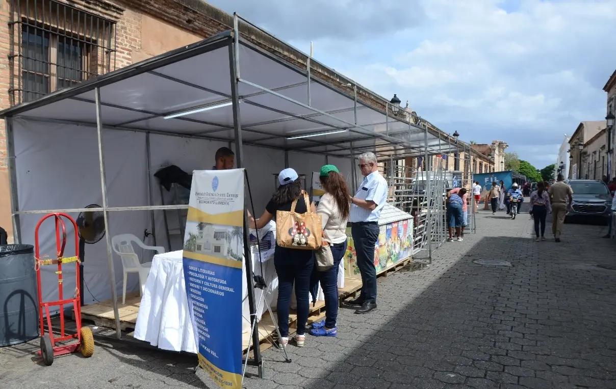  Feria Libro decepciona primer d&iacute;a a visitantes
