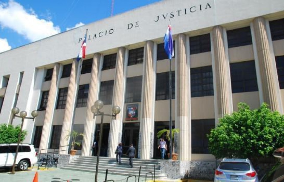 Aplazan coerción de ucraniana acusada de torturar a exnovio dominicano