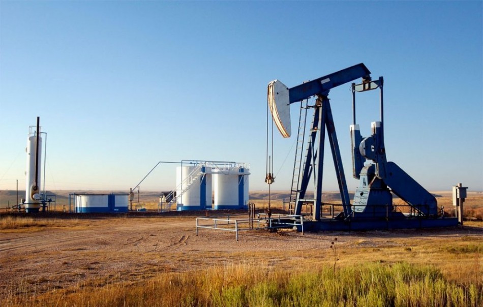 El petr&oacute;leo cierra en 75.75 d&oacute;lares el barril