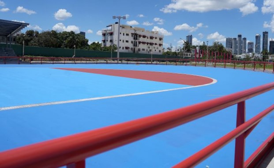 Alcald&iacute;a del Distrito Nacional construye cancha de patinaje