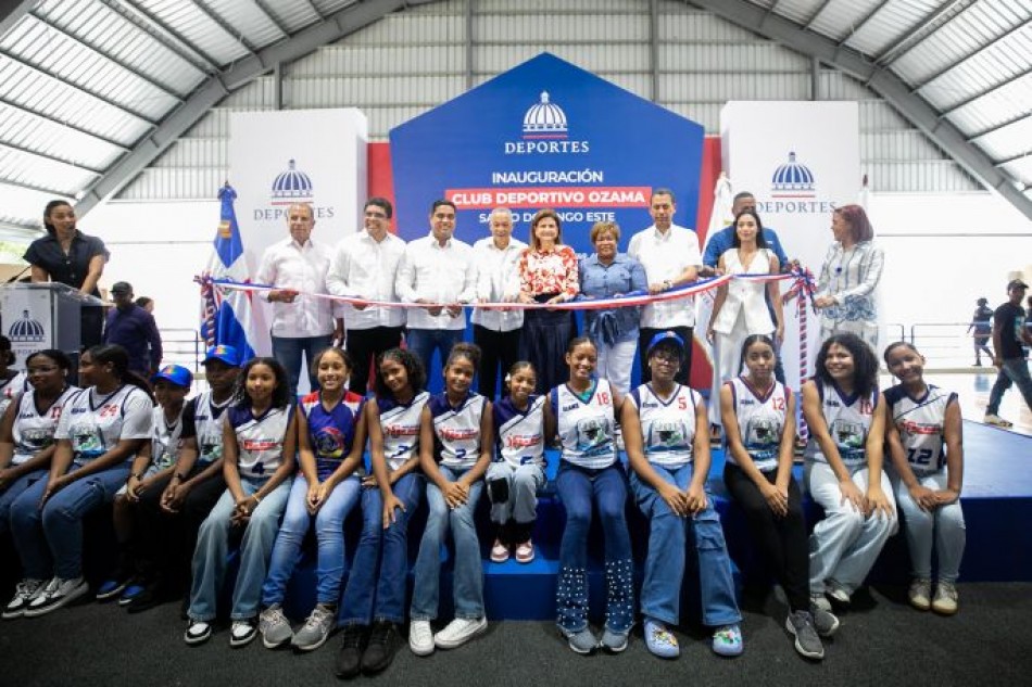 Gobierno inaugura techo en el Ensanche Ozama